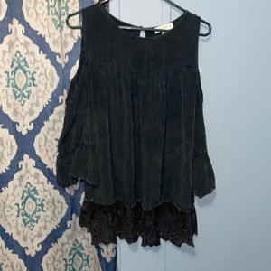 Umgee distressed blouse black with shoulder cutouts